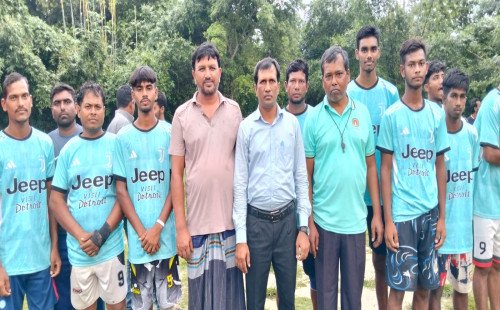 মোনাখালীতে ফুটবল টুর্নামেন্টের সেমিফাইনাল উদ্বোধন, যুবসমাজকে মাদক-জুয়া থেকে দূরে থাকার আহ্বান
