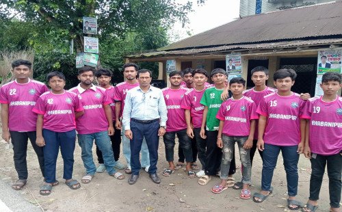 ভবানীপুরে তরুণ ভোটারদের সঙ্গে আনোয়ারুল ইসলামের গণসংযোগ