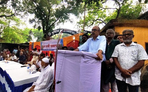 কুষ্টিয়া বন্ধ মিলের ফটকে আখচাষীদের ক্ষোভ সুগার মিল পুনরায় চালুর দাবি