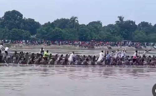 কুষ্টিয়ার গড়াইয়ে নৌকা বাইচ, নদীর বুকে উৎসবের ঢেউ