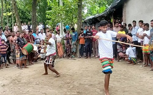 কুষ্টিয়ার ঝাউদিয়া আস্থানগরে জমজমাট লাঠিখেলা