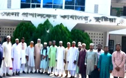 কুষ্টিয়ায় আট দফা দাবিতে প্রধানমন্ত্রীর কাছে স্মারকলিপি