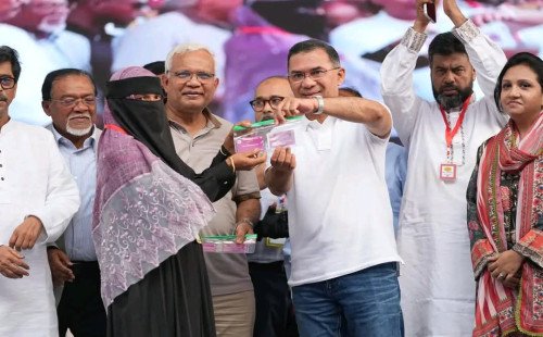 কুষ্টিয়ায় কৃষক কার্ড ও কৃষি উপকরণ সহায়তা প্রদান অনুষ্ঠান