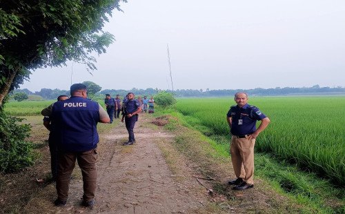 দৌলতপুরে গুরুত্বপূর্ণ মামলার ঘটনাস্থল পরিদর্শনে পুলিশ সুপার