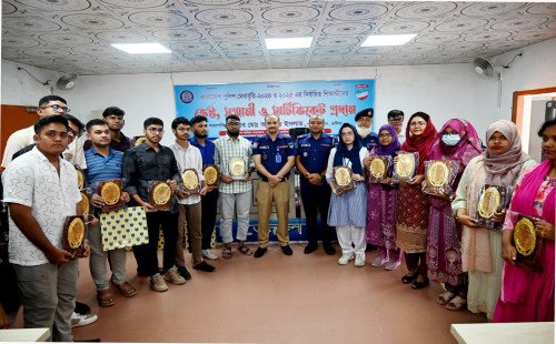 কুষ্টিয়ায় পুলিশ সদস্যদের মেধাবী সন্তানদের সম্মাননা