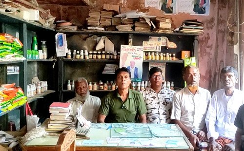 কুমারখালীর বাগুলাটে বিসিআইসি সার ডিলার নিয়োগের দাবি, উদ্বিগ্ন কৃষক