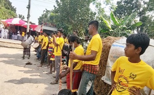 কুষ্টিয়া জেলার বটতৈল ইউনিয়নে তিন দিনব্যাপী ঐতিহ্যবাহী লাঠিখেলা, দর্শনার্থীদের ঢল